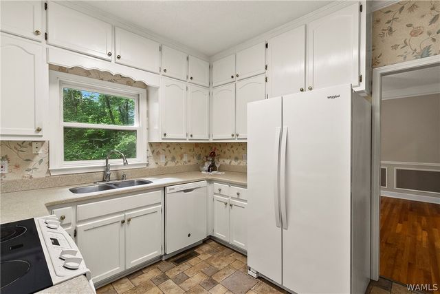11417 April Sound Dr, Northport, AL 35475