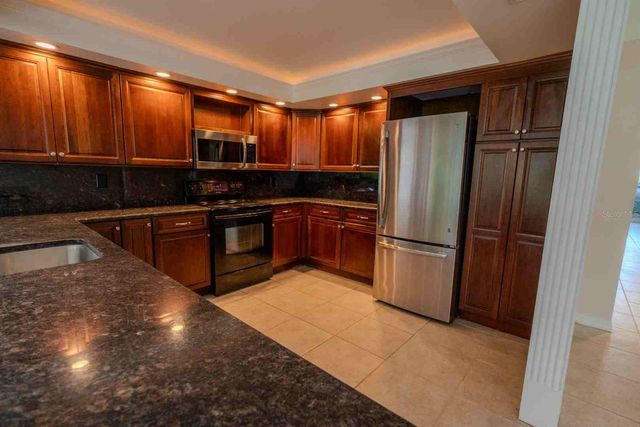 225 COUNTRY CLUB DRIVE D142, Largo, FL 33771