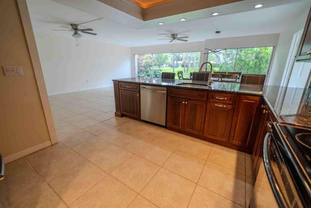 225 COUNTRY CLUB DRIVE D142, Largo, FL 33771
