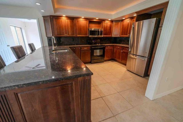 225 COUNTRY CLUB DRIVE D142, Largo, FL 33771