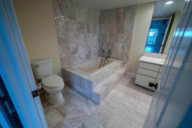 225 COUNTRY CLUB DRIVE D142, Largo, FL 33771