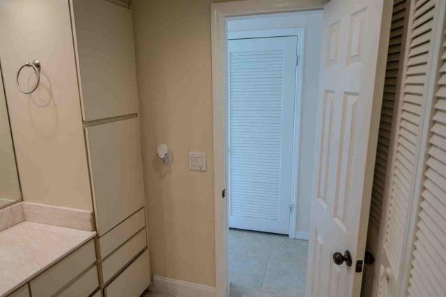 225 COUNTRY CLUB DRIVE D142, Largo, FL 33771