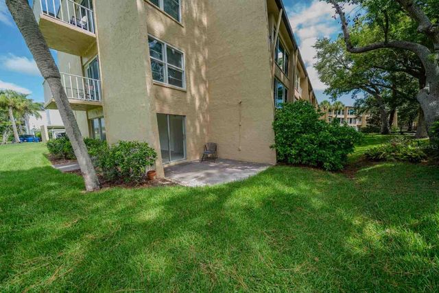 225 COUNTRY CLUB DRIVE D142, Largo, FL 33771