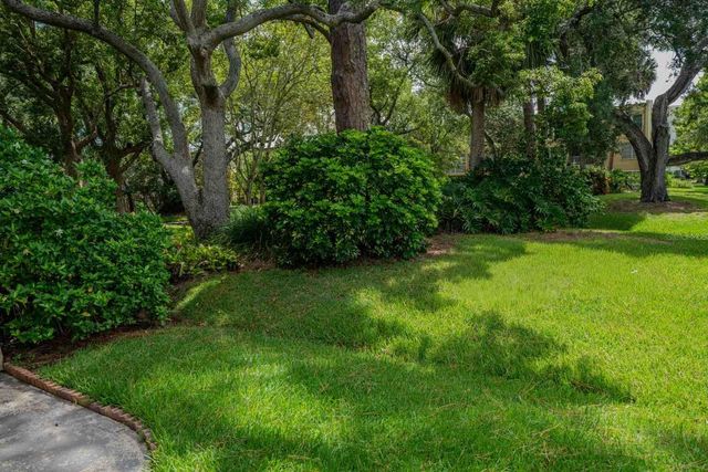 225 COUNTRY CLUB DRIVE D142, Largo, FL 33771