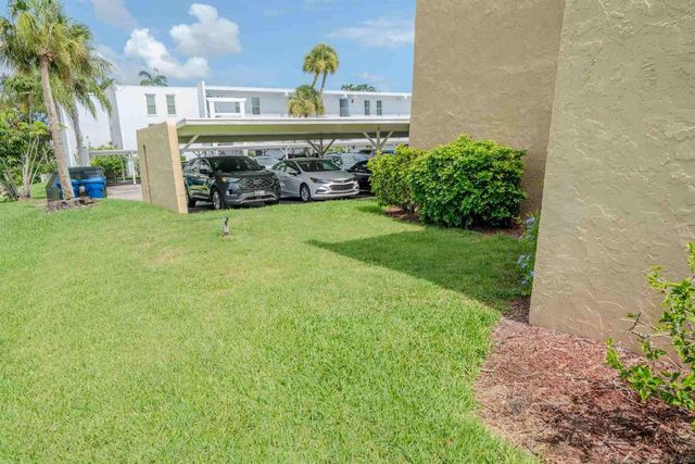 225 COUNTRY CLUB DRIVE D142, Largo, FL 33771