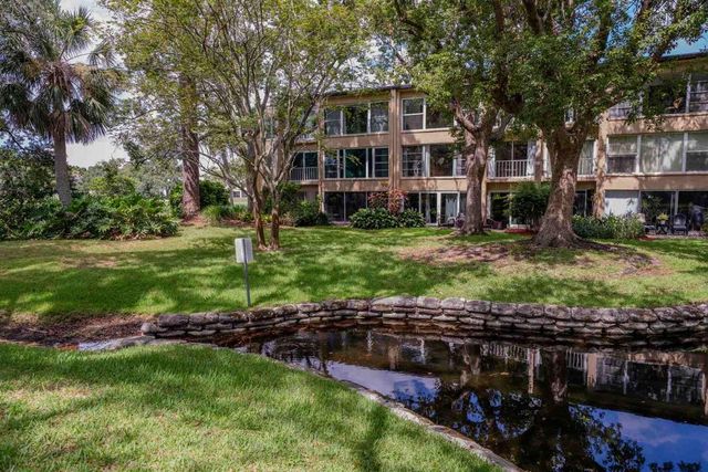 225 COUNTRY CLUB DRIVE D142, Largo, FL 33771