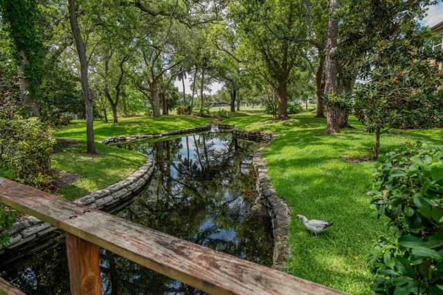 225 COUNTRY CLUB DRIVE D142, Largo, FL 33771