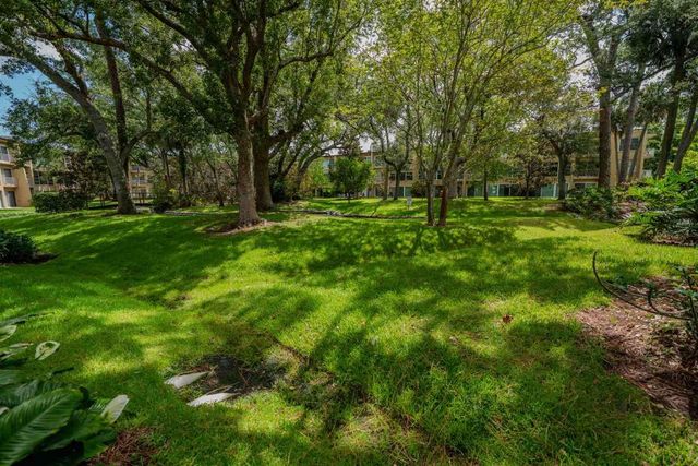 225 COUNTRY CLUB DRIVE D142, Largo, FL 33771