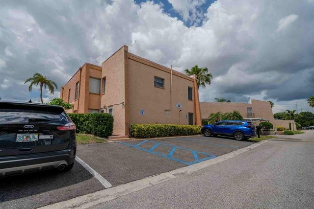 225 COUNTRY CLUB DRIVE D142, Largo, FL 33771