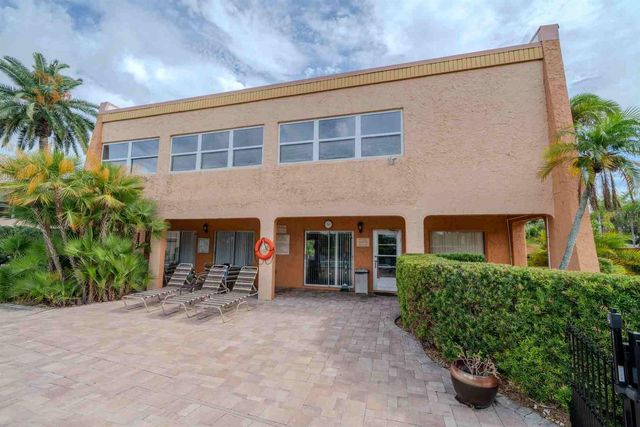 225 COUNTRY CLUB DRIVE D142, Largo, FL 33771