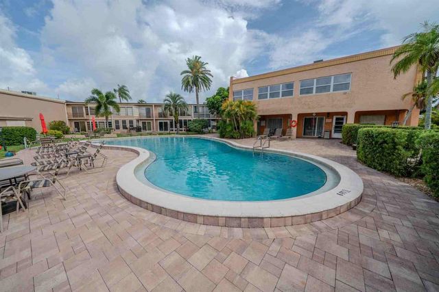 225 COUNTRY CLUB DRIVE D142, Largo, FL 33771