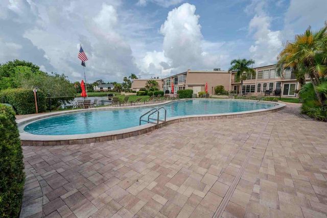 225 COUNTRY CLUB DRIVE D142, Largo, FL 33771