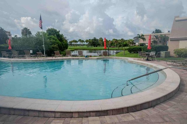225 COUNTRY CLUB DRIVE D142, Largo, FL 33771