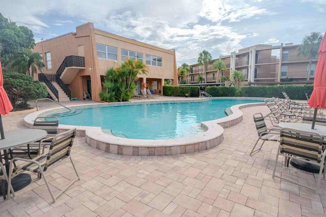225 COUNTRY CLUB DRIVE D142, Largo, FL 33771