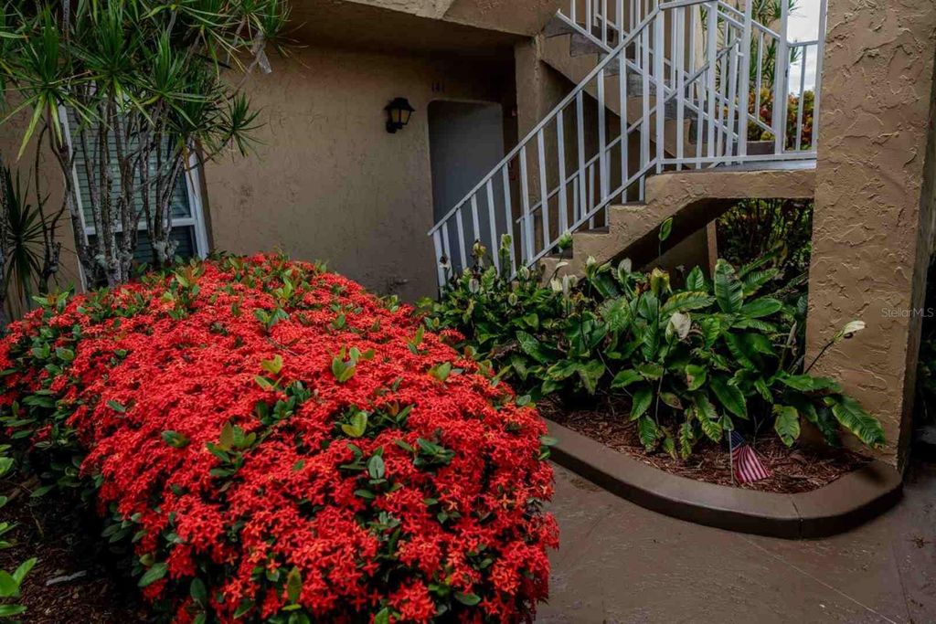 225 COUNTRY CLUB DRIVE D142, Largo, FL 33771