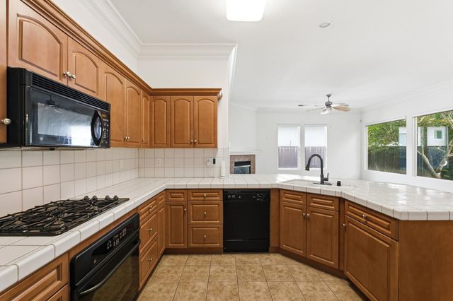 3063 Everglade Avenue, Clovis, CA 93619