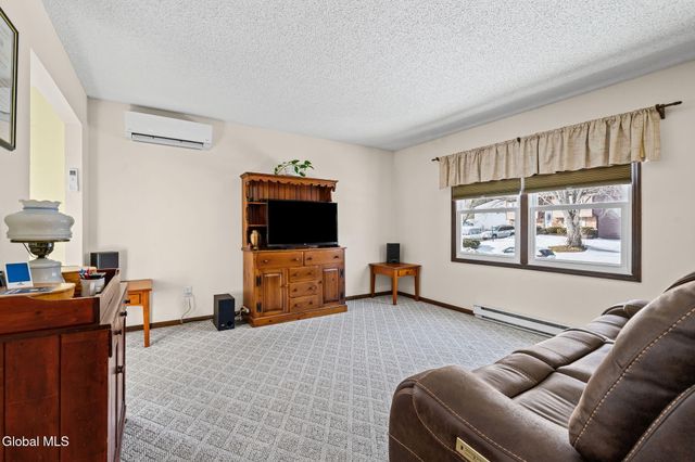 17 New Bridge Drive, Stillwater, NY 12170