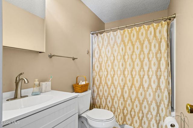 17 New Bridge Drive, Stillwater, NY 12170