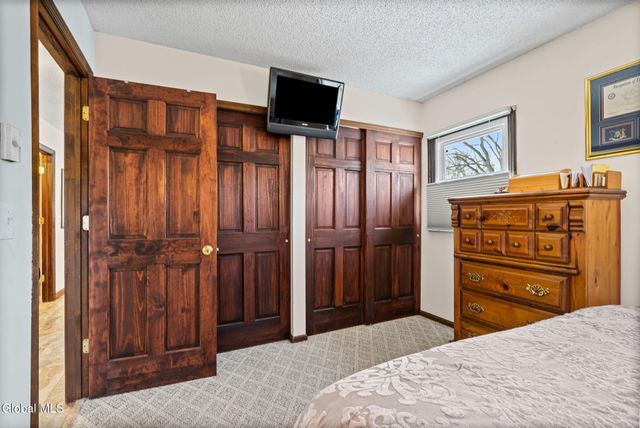 17 New Bridge Drive, Stillwater, NY 12170