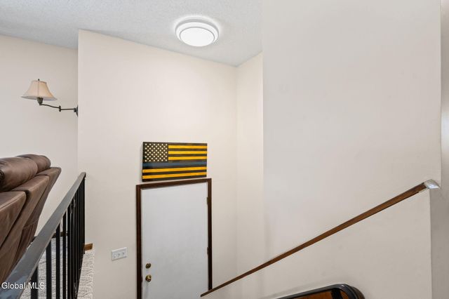 17 New Bridge Drive, Stillwater, NY 12170