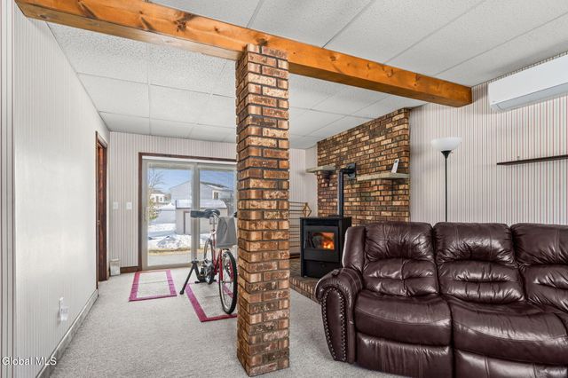 17 New Bridge Drive, Stillwater, NY 12170