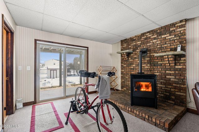 17 New Bridge Drive, Stillwater, NY 12170