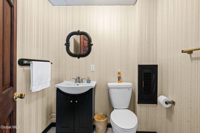 17 New Bridge Drive, Stillwater, NY 12170