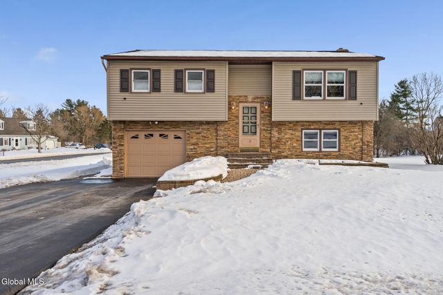 17 New Bridge Drive, Stillwater, NY 12170