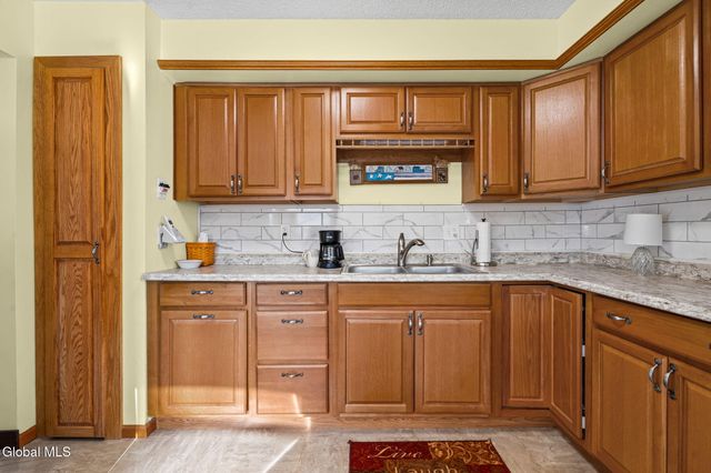 17 New Bridge Drive, Stillwater, NY 12170