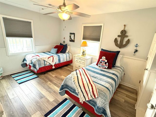 925 S Honeysuckle Drive, Crystal Beach, TX 77650