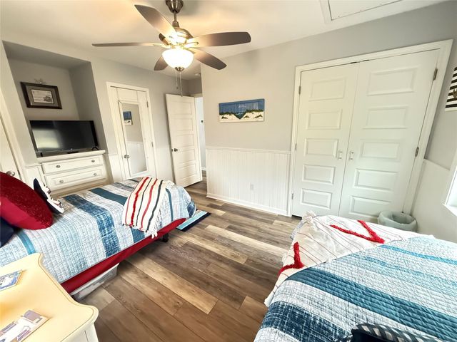 925 S Honeysuckle Drive, Crystal Beach, TX 77650