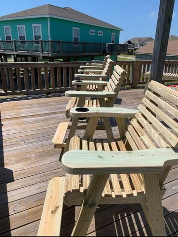 925 S Honeysuckle Drive, Crystal Beach, TX 77650