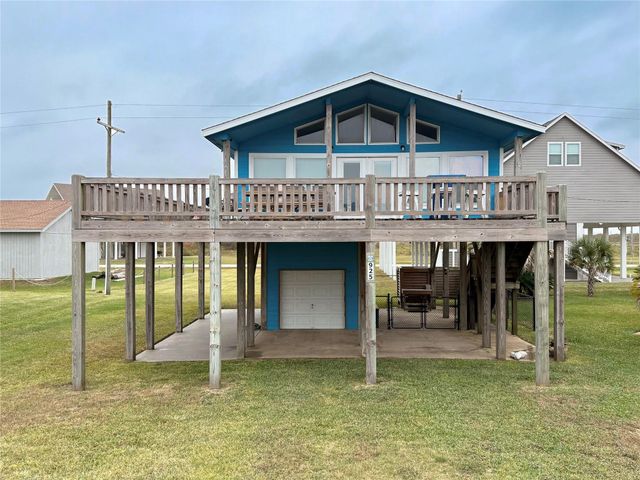 925 S Honeysuckle Drive, Crystal Beach, TX 77650