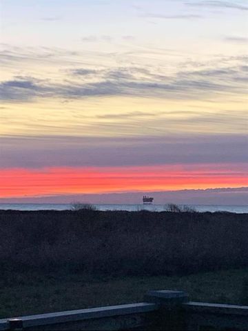 925 S Honeysuckle Drive, Crystal Beach, TX 77650