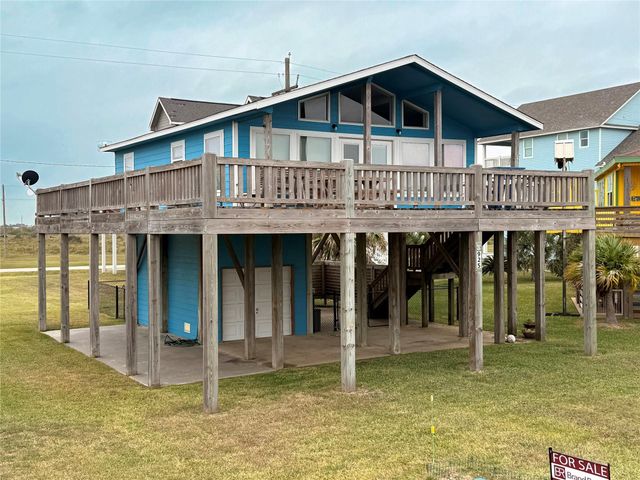 925 S Honeysuckle Drive, Crystal Beach, TX 77650