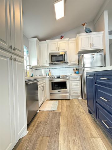 925 S Honeysuckle Drive, Crystal Beach, TX 77650