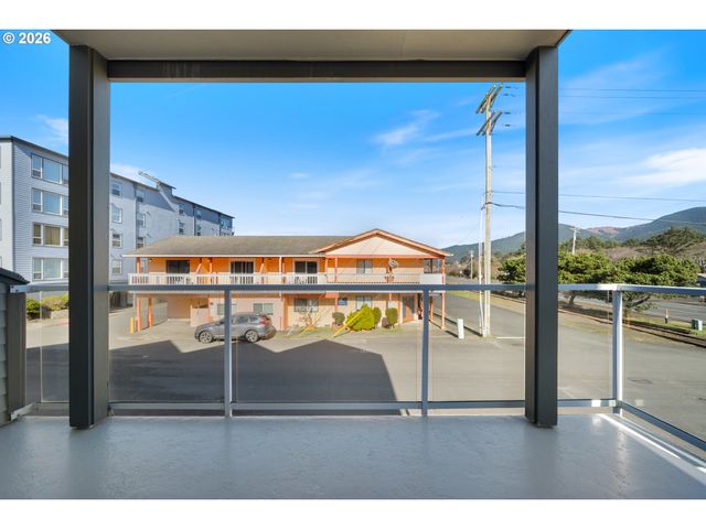 108 N 3RD Ave, Rockaway Beach, OR 97136
