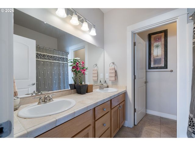 108 N 3RD Ave, Rockaway Beach, OR 97136