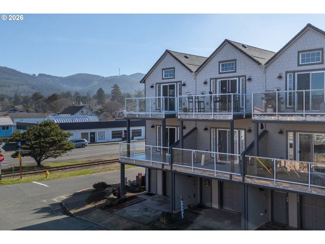 108 N 3RD Ave, Rockaway Beach, OR 97136