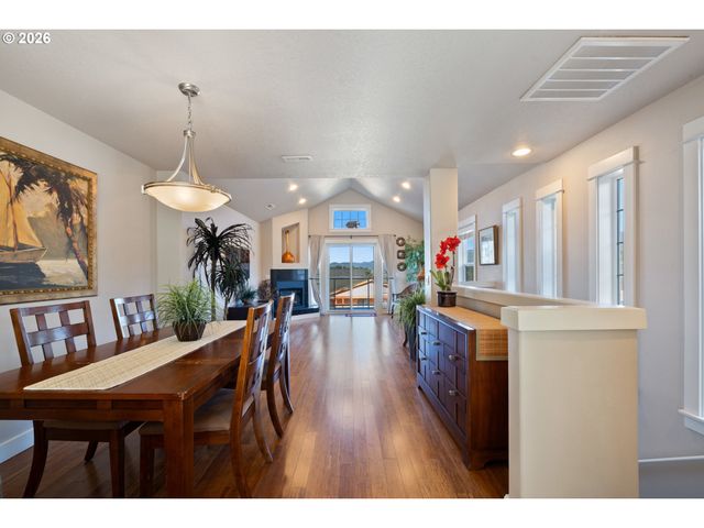 108 N 3RD Ave, Rockaway Beach, OR 97136