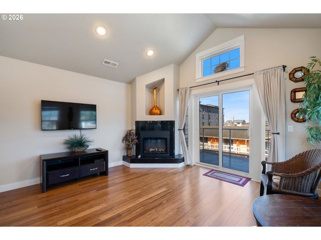 108 N 3RD Ave, Rockaway Beach, OR 97136