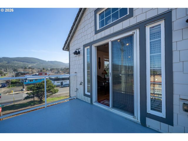 108 N 3RD Ave, Rockaway Beach, OR 97136