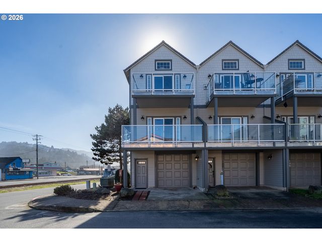 108 N 3RD Ave, Rockaway Beach, OR 97136