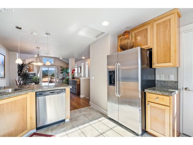 108 N 3RD Ave, Rockaway Beach, OR 97136