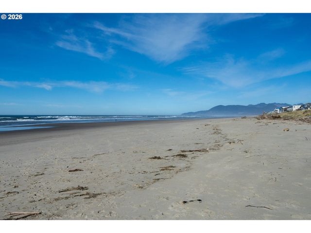 108 N 3RD Ave, Rockaway Beach, OR 97136