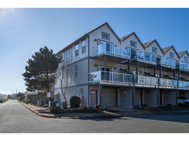 108 N 3RD Ave, Rockaway Beach, OR 97136