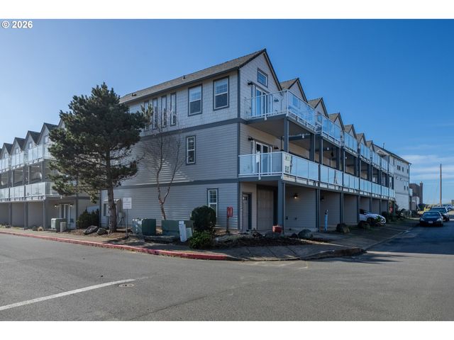 108 N 3RD Ave, Rockaway Beach, OR 97136