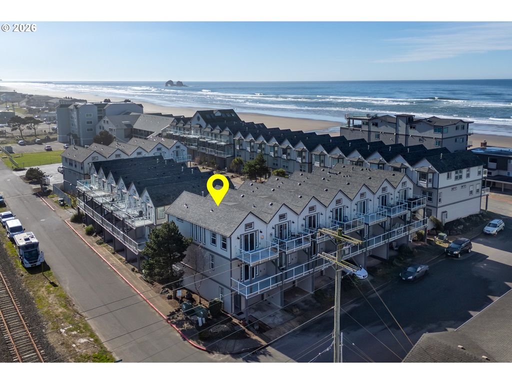 108 N 3RD Ave, Rockaway Beach, OR 97136