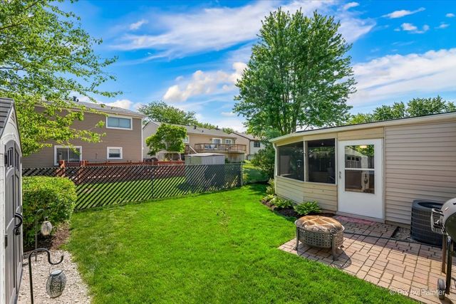 575 RODENBURG Road, Roselle, IL 60172