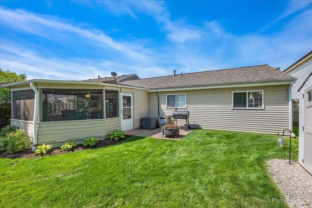 575 RODENBURG Road, Roselle, IL 60172